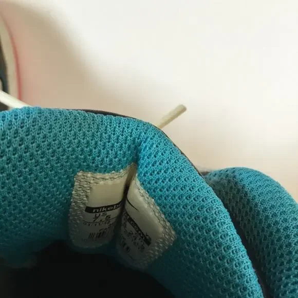 Nike Air Prestige III Blue and Pink Sneakers - Picture 4 of 9